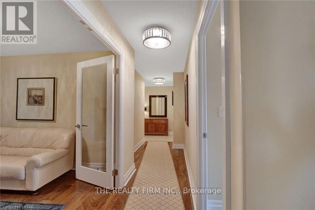 Building Photo - 505 Talbot St