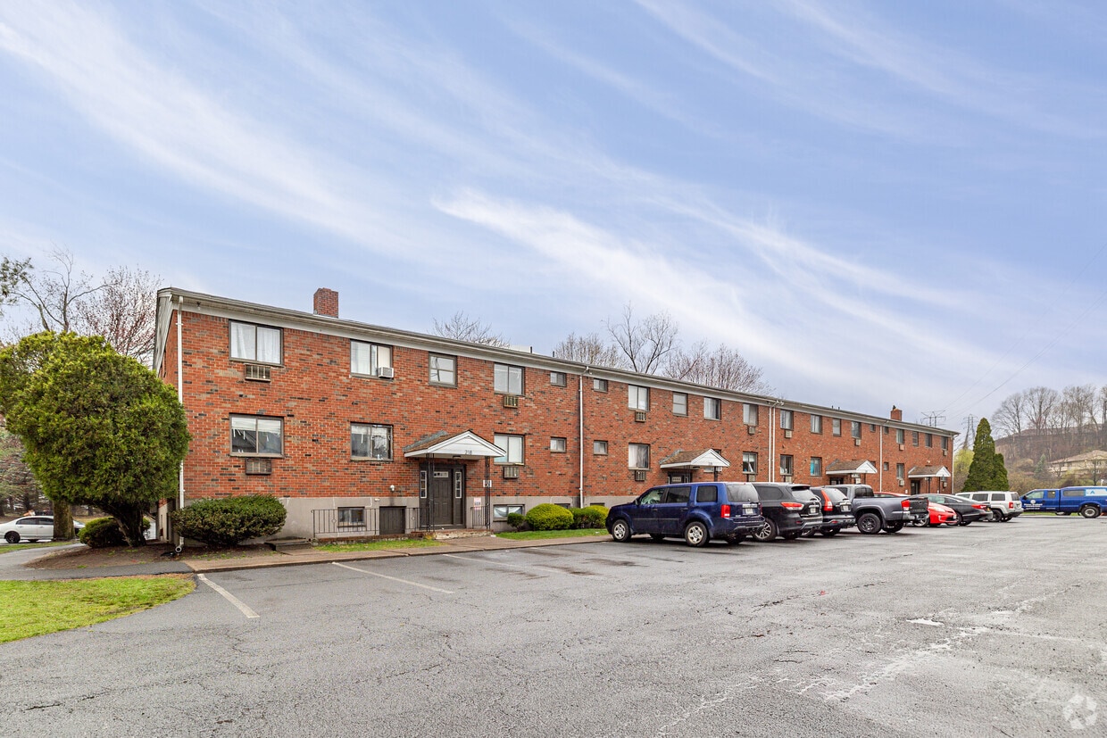 Building Photo - Suburban Manor