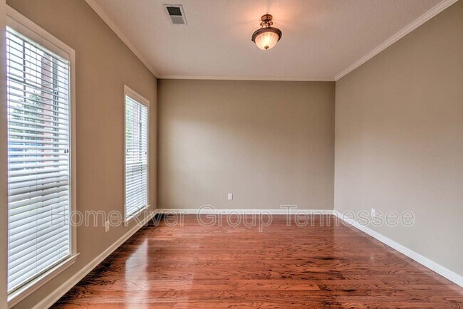 Building Photo - 10279 Woodland Hills Dr