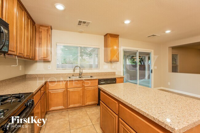 Foto del edificio - 9947 Pioneer Ave
