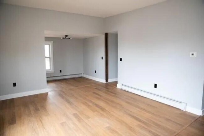 Building Photo - 4 Pearl St