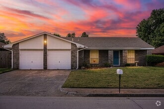 Building Photo - 128 W Platt Dr