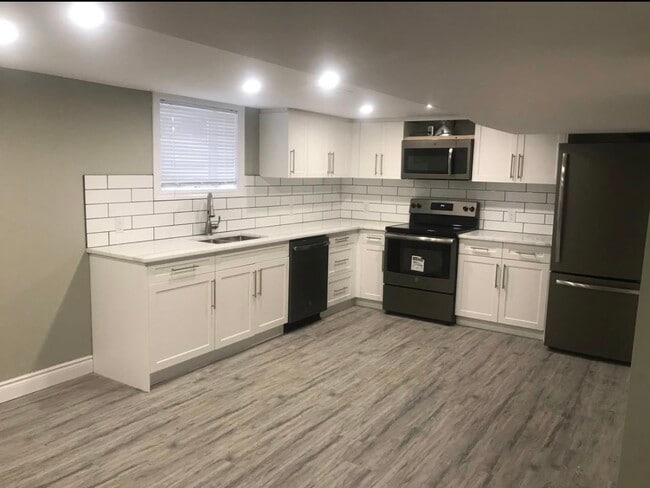 Building Photo - 35 Collingdon Dr