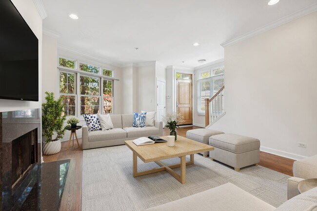 Foto del edificio - 3252 Thayer St