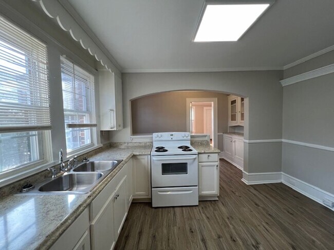 Building Photo - 3BR/ 2BA Brick home convenient to Cherrydale!
