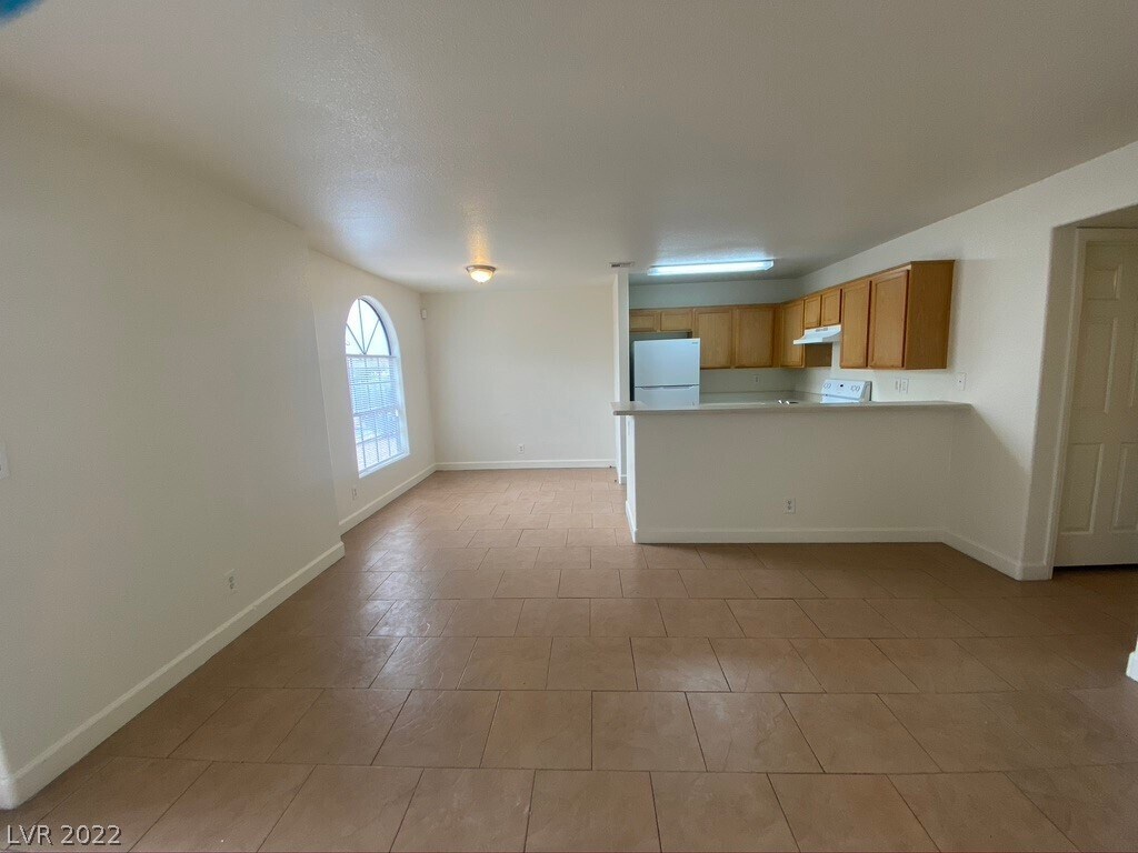 Primary Photo - 2962 Juniper Hills Blvd