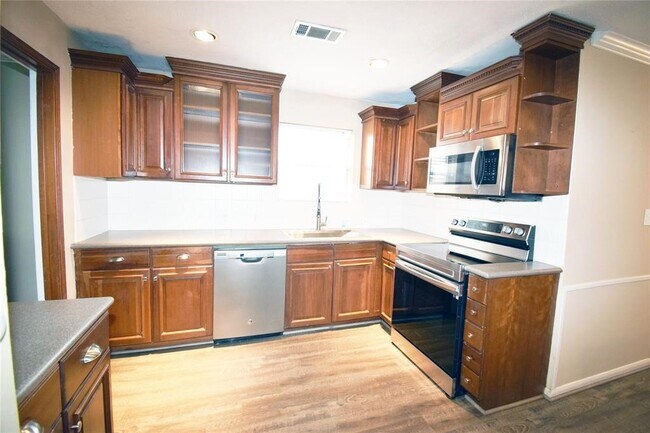 Foto del edificio - 1806 Cedarwood Ct