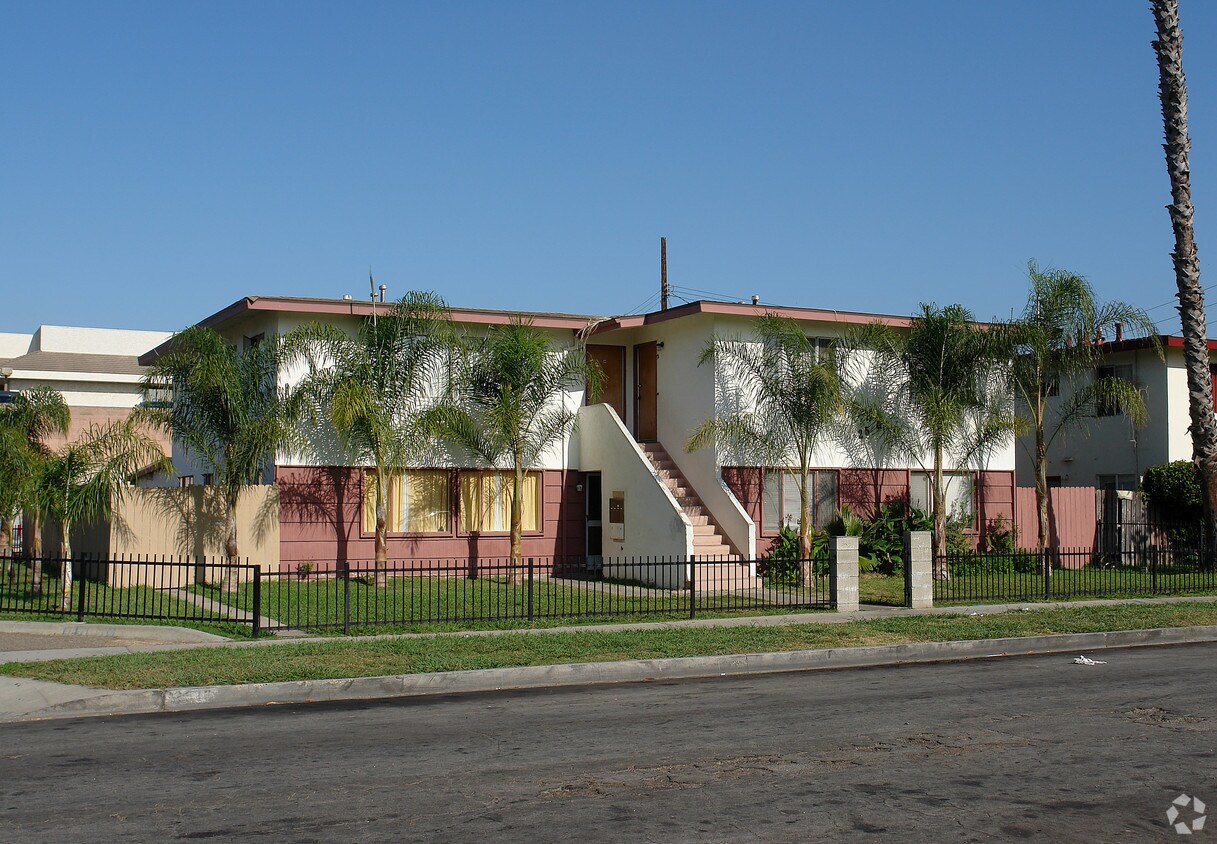 Primary Photo - 2516 S Baker St
