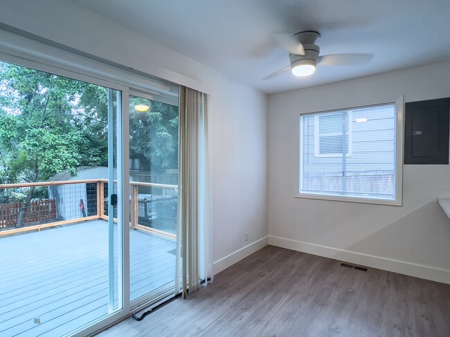 Building Photo - Charming Renovated Ranch 3 Bed + 2 Bath House! Washer & Dryer! Located in Portland's SE Brooklyn ...