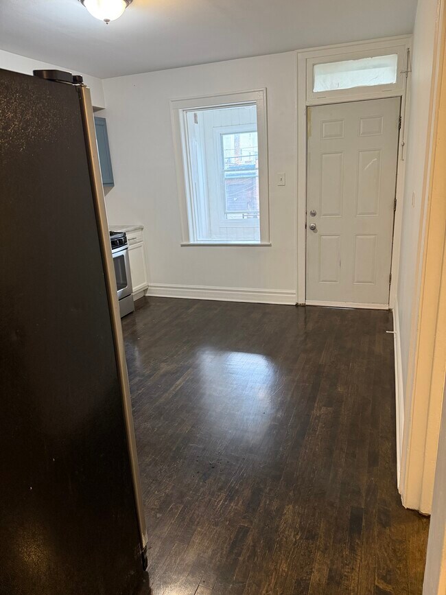 Cocina - 4872 W Homer St