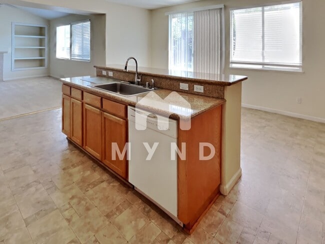 Building Photo - 840 Shasta Daisy