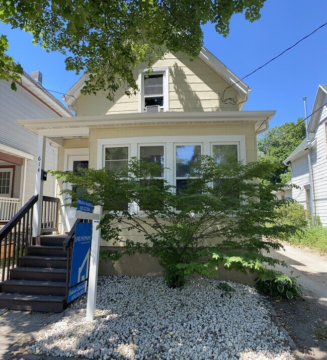 Building Photo - 614 S Mills St
