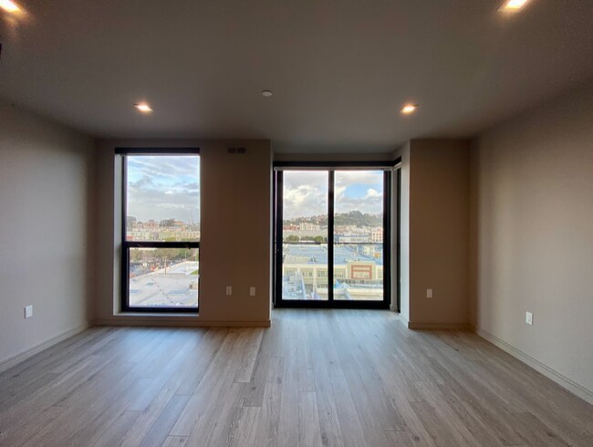 Foto del edificio - 793 S Van Ness Ave