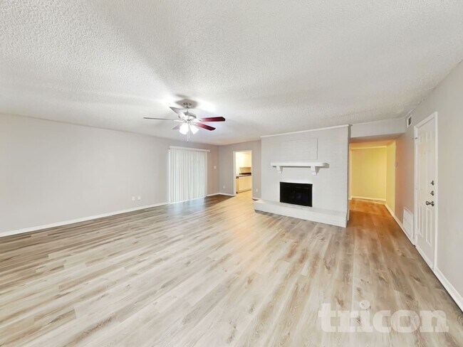 Foto del edificio - 1210 Green Hill Dr