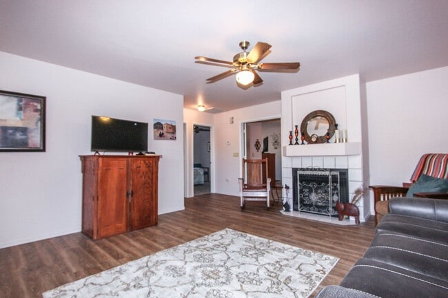 Building Photo - Partially Furnished 2 bedroom 2 bath condo