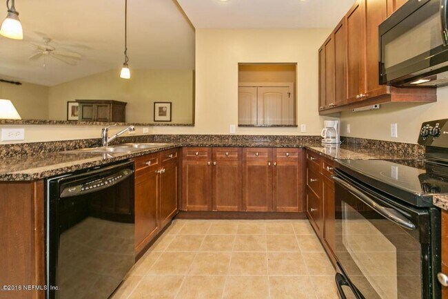 Foto del edificio - 965 Registry Blvd