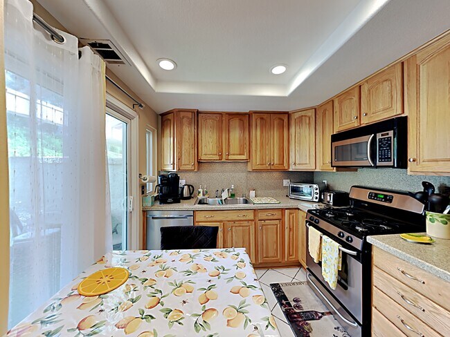 Foto del edificio - 6839 Poppyview Dr