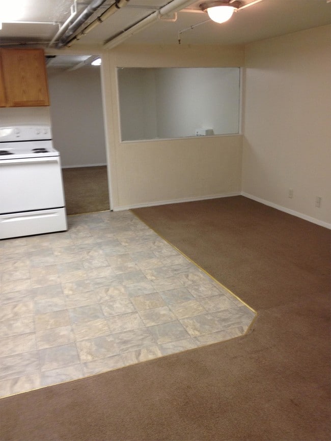 Building Photo - 265 Lyndhurst Pl