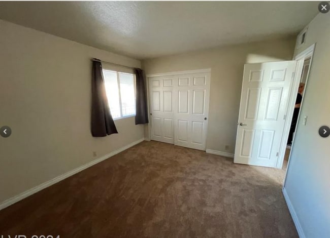 Building Photo - 5062 River Glen Dr