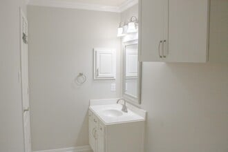 Building Photo - 29607 Legends Green Dr