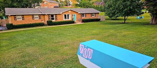 Foto del edificio - 700 Ronnie Rd