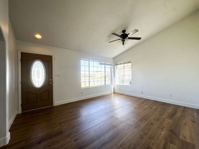 Foto del edificio - "Newly Renovated 3-Bedroom, 2-Bathroom Pool Home in Rancho Sereno!"