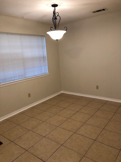 Building Photo - 1254 Park Dr
