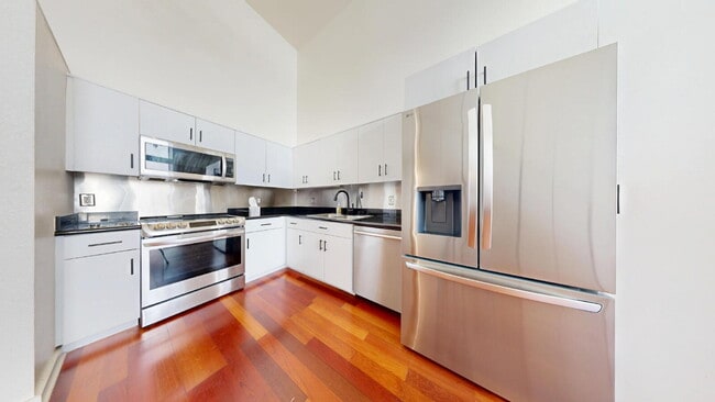 Building Photo - Bright & Modern 2BR/2BA Loft-Style Condo i...