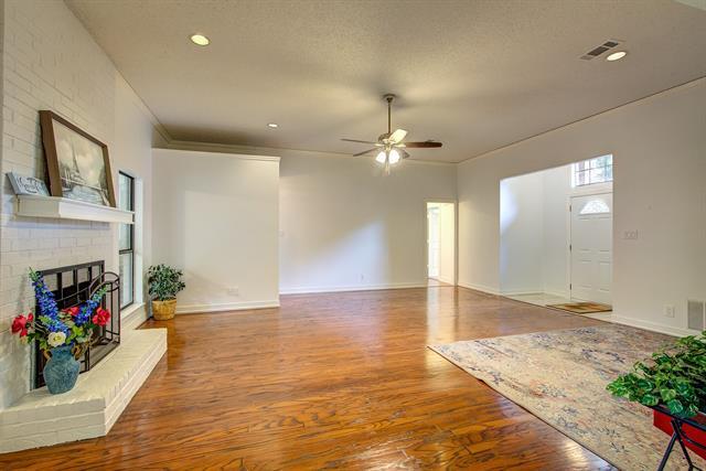 Foto del edificio - 323 Berry Ln