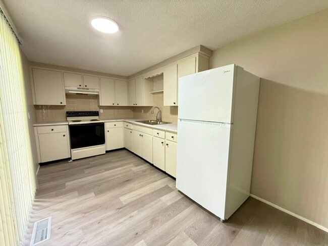 Building Photo - 1007 Delwood Rd