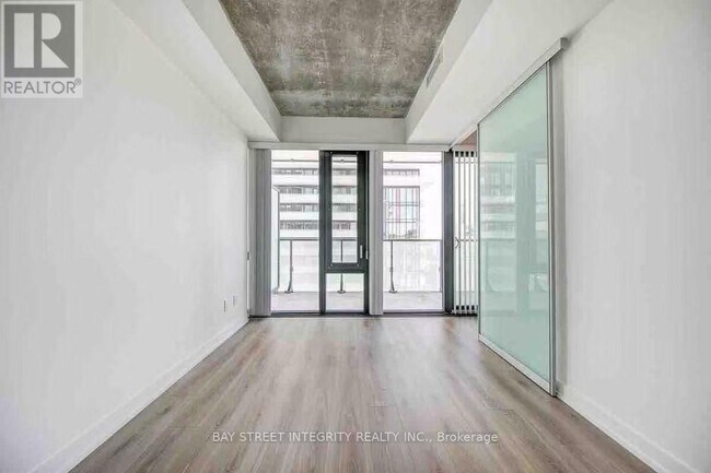 Building Photo - 161 Roehampton Ave