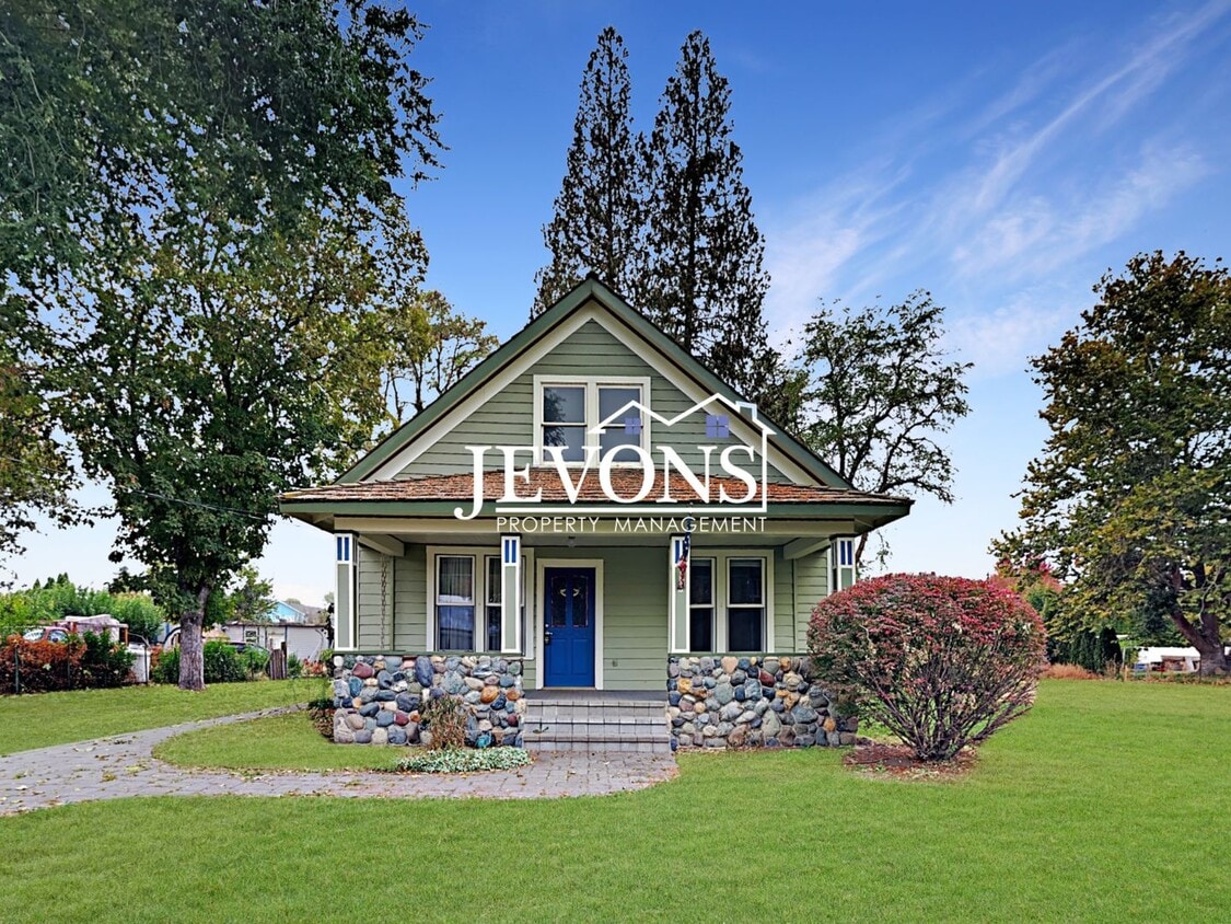 Primary Photo - Charming 3-bedroom home with fenced backya...
