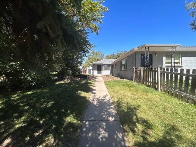 Building Photo - 3141 W 21st Ave