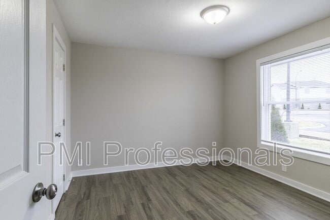 Foto del edificio - 111 Kingsridge Dr