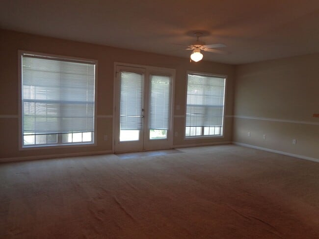 Building Photo - Wakefield Subdivision!!  END UNIT