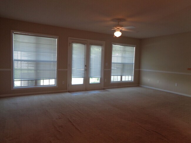 Foto del edificio - Wakefield Subdivision!!  END UNIT