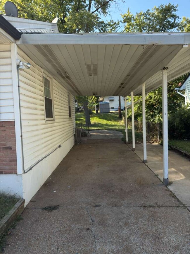 Building Photo - 10421 Renfrew Dr