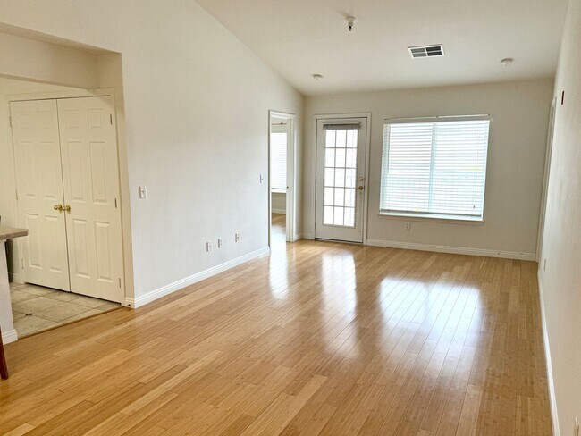 Foto del edificio - 2 Bedrooms with 2 Bathrooms at the Edge at...