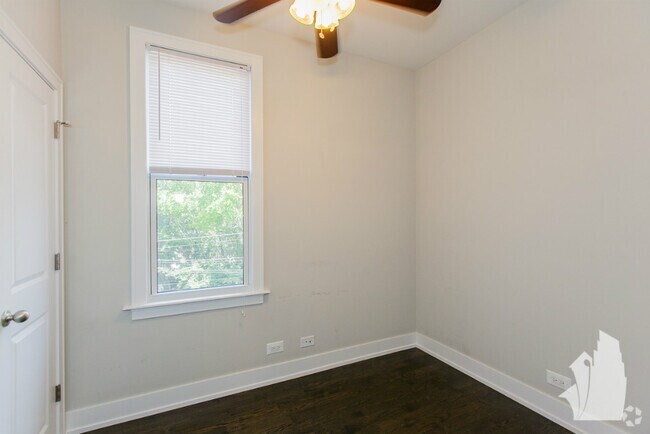 Building Photo - 3309 N Southport Ave