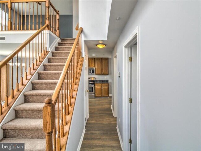 Building Photo - 3923 Elan Ct