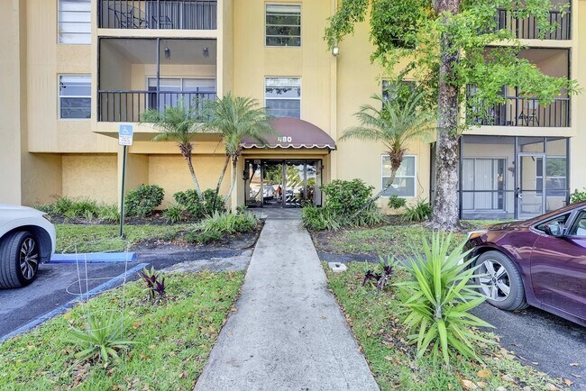 Foto del edificio - 460 NW 20th St