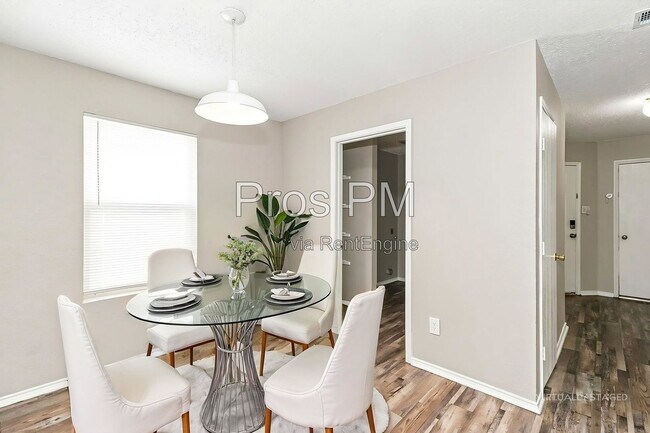 Foto del edificio - 5013 Waterford Dr