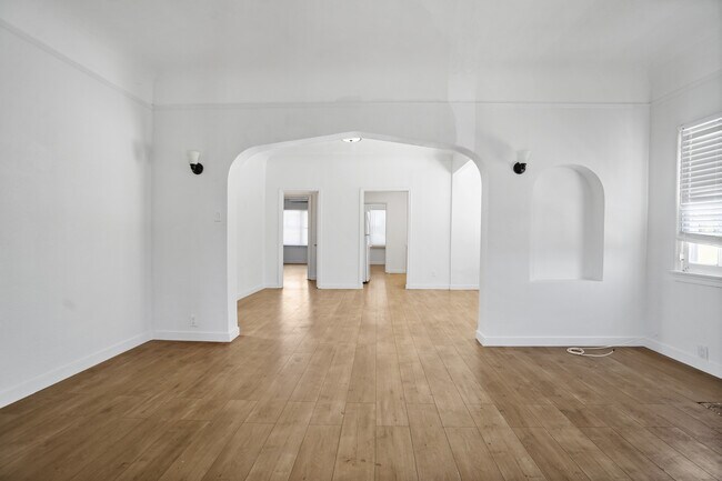 Foto del edificio - 7465 Oakwood Ave