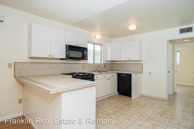 Building Photo - 1250 Hillcrest Dr