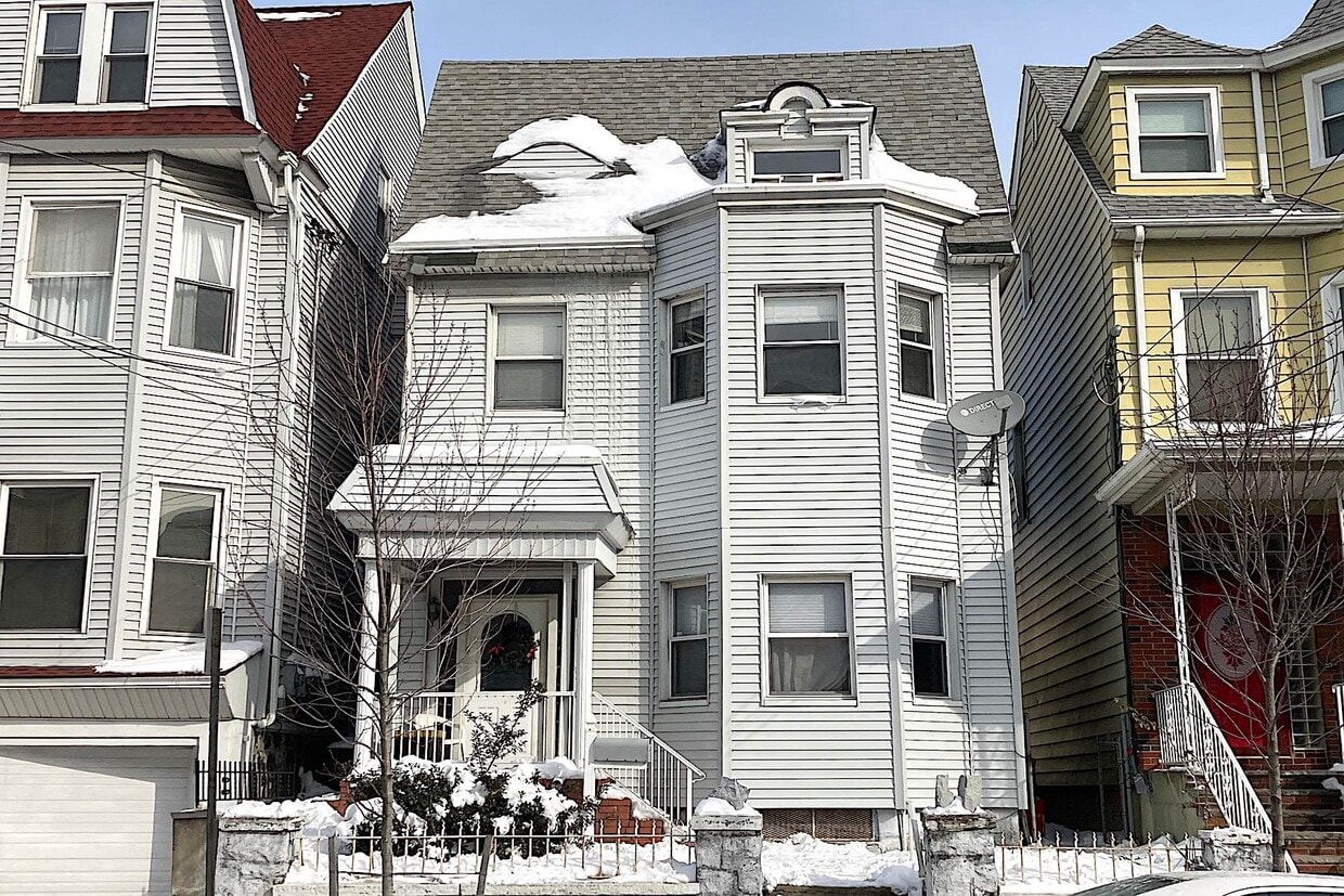 Primary Photo - 16 47th St