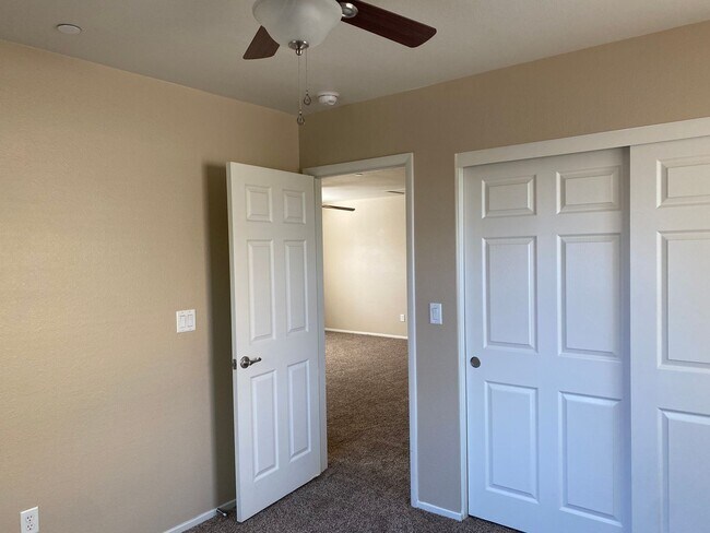 Foto del edificio - Beautiful 3 bedroom available