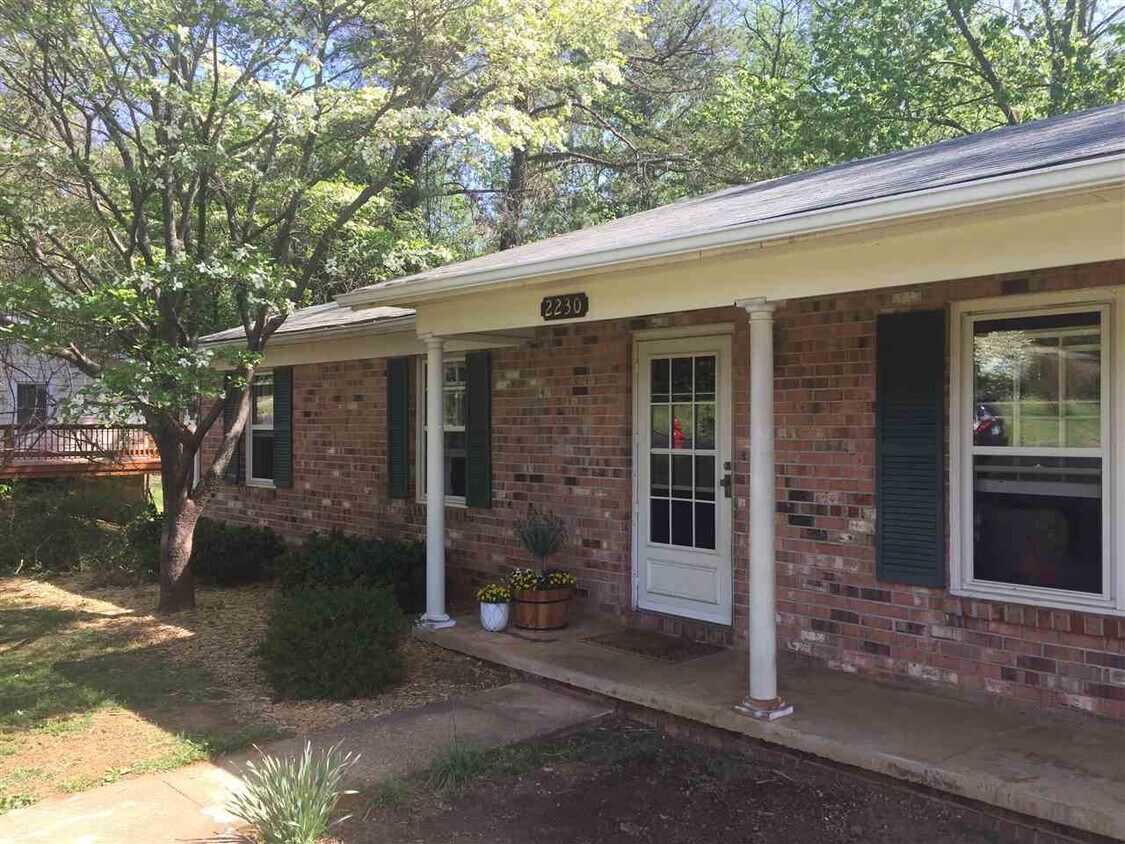 Foto principal - 2230 Williamsburg Rd