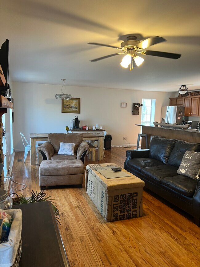 Building Photo - 551 Poplar Pl