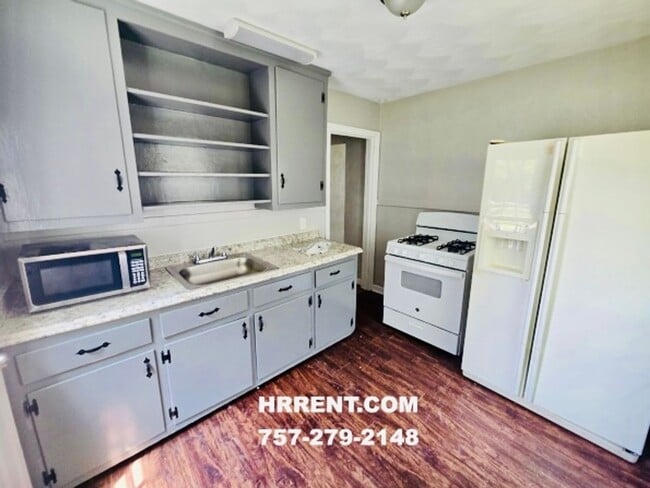 Building Photo - Cute Renovated 2 Bedroom 1 Bath home in Ha...