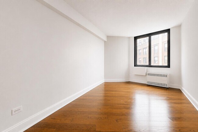 Foto del edificio - 3333 Broadway